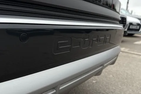 27 of 51 for Audi Q4 e-tron Q4 S line 45 e-tron quattro 210,00 kW