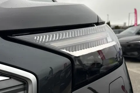 28 of 51 for Audi Q4 e-tron Q4 S line 45 e-tron quattro 210,00 kW