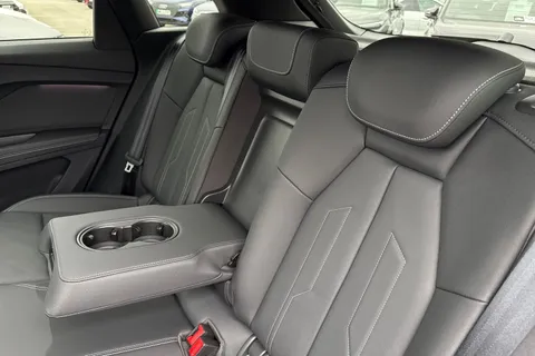 32 of 51 for Audi Q4 e-tron Q4 S line 45 e-tron quattro 210,00 kW