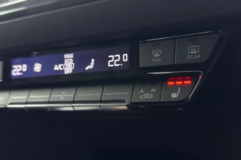 38 of 51 for Audi Q4 e-tron Q4 S line 45 e-tron quattro 210,00 kW