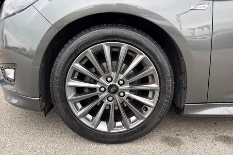 12 of 63 for Ford Focus 1.5 TDCi ST-Line Euro 6 (s/s) 5dr