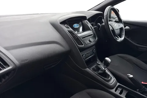 15 of 63 for Ford Focus 1.5 TDCi ST-Line Euro 6 (s/s) 5dr