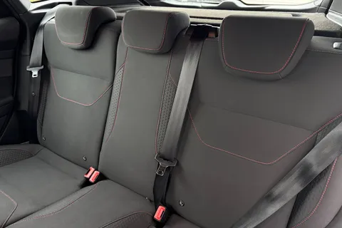 19 of 63 for Ford Focus 1.5 TDCi ST-Line Euro 6 (s/s) 5dr