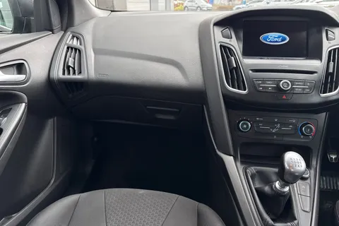 20 of 63 for Ford Focus 1.5 TDCi ST-Line Euro 6 (s/s) 5dr