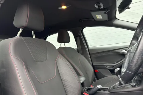 24 of 63 for Ford Focus 1.5 TDCi ST-Line Euro 6 (s/s) 5dr