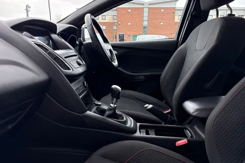 30 of 63 for Ford Focus 1.5 TDCi ST-Line Euro 6 (s/s) 5dr