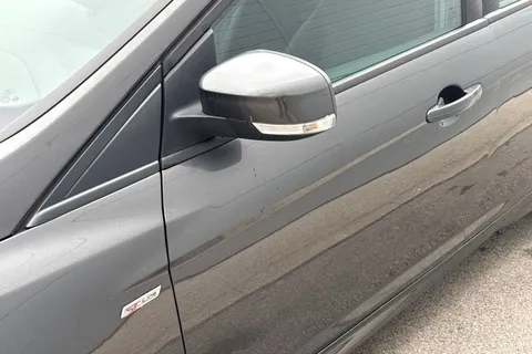 34 of 63 for Ford Focus 1.5 TDCi ST-Line Euro 6 (s/s) 5dr