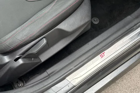 40 of 63 for Ford Focus 1.5 TDCi ST-Line Euro 6 (s/s) 5dr