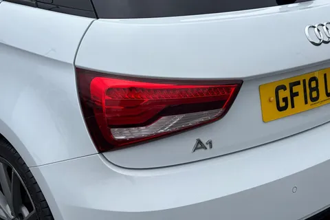 GF18ULE Audi A1 Black Edition Nav 1.4 TFSI  125 PS S tronic Thumbnail #9