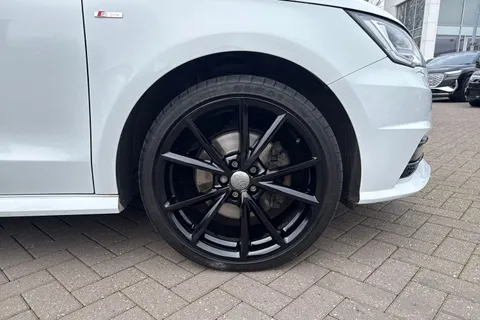 GF18ULE Audi A1 Black Edition Nav 1.4 TFSI  125 PS S tronic Thumbnail #11