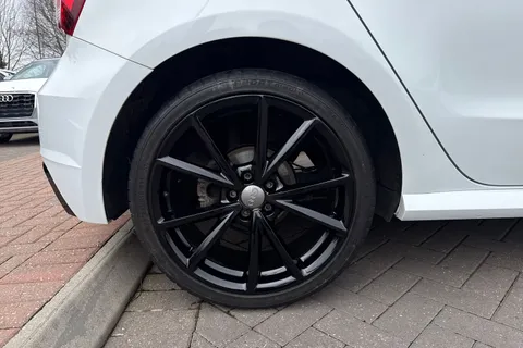 GF18ULE Audi A1 Black Edition Nav 1.4 TFSI  125 PS S tronic Thumbnail #12