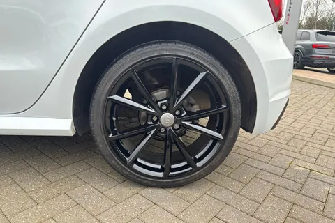 GF18ULE Audi A1 Black Edition Nav 1.4 TFSI  125 PS S tronic Thumbnail #13