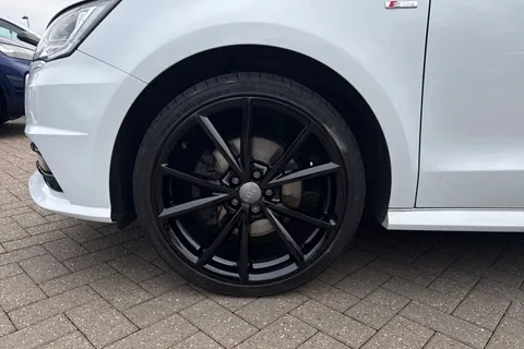 GF18ULE Audi A1 Black Edition Nav 1.4 TFSI  125 PS S tronic Thumbnail #14