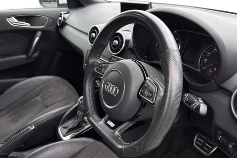 GF18ULE Audi A1 Black Edition Nav 1.4 TFSI  125 PS S tronic Thumbnail #15