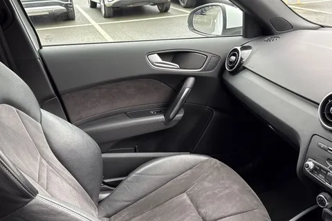 GF18ULE Audi A1 Black Edition Nav 1.4 TFSI  125 PS S tronic Thumbnail #21