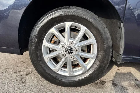 CA22MLA Volkswagen Multivan 2.0 TDI Life Long MPV DSG Euro 6 (s/s) 5dr Thumbnail #9