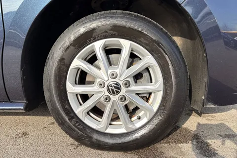 CA22MLA Volkswagen Multivan 2.0 TDI Life Long MPV DSG Euro 6 (s/s) 5dr Thumbnail #10