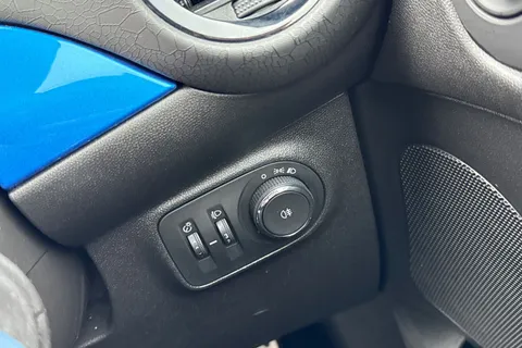 PK69NLG Vauxhall Adam 1.2i ENERGISED Euro 6 3dr Thumbnail #39