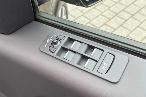 KM74OSZ Land Rover Discovery Sport 2.0 D200 Dynamic HSE 5dr Thumbnail #27