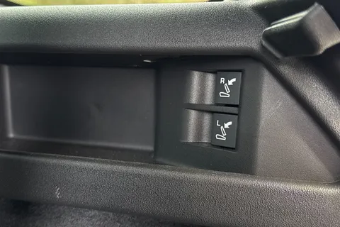 KM74OSZ Land Rover Discovery Sport 2.0 D200 Dynamic HSE 5dr Thumbnail #29