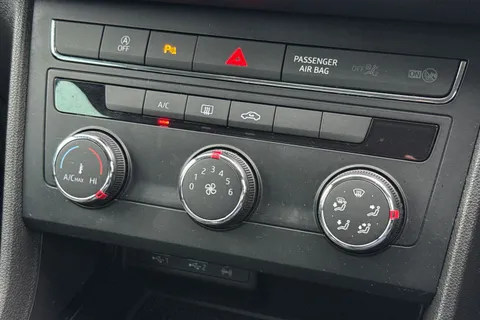 21 of 50 for SEAT Leon 1.5 TSI EVO SE Dynamic Euro 6 (s/s) 5dr