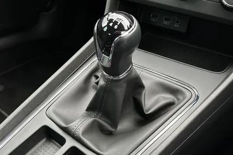 22 of 50 for SEAT Leon 1.5 TSI EVO SE Dynamic Euro 6 (s/s) 5dr