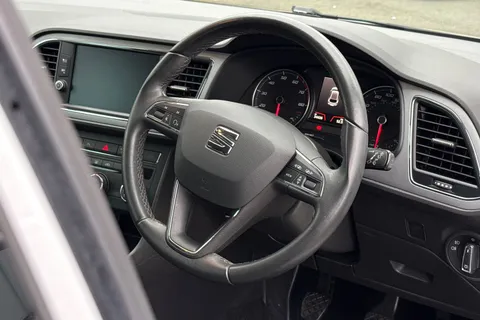 29 of 50 for SEAT Leon 1.5 TSI EVO SE Dynamic Euro 6 (s/s) 5dr