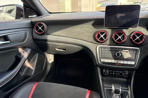 DK18JYC Mercedes-Benz Cla Class 2.0 CLA45 AMG Coupe SpdS DCT 4MATIC Euro 6 (s/s) 4dr Thumbnail #21