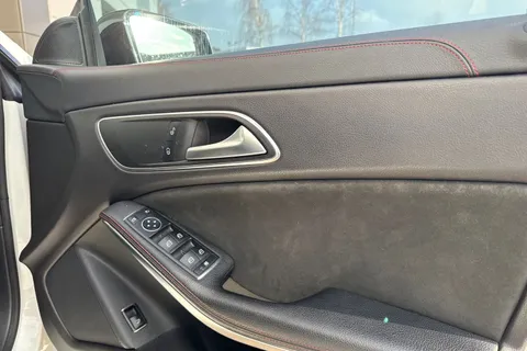 DK18JYC Mercedes-Benz Cla Class 2.0 CLA45 AMG Coupe SpdS DCT 4MATIC Euro 6 (s/s) 4dr Thumbnail #22