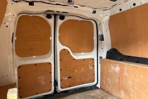 DA25EVF Volkswagen Caddy Maxi 2.0 TDI 102PS Commerce Van [Business/Tech Pack] Thumbnail #20