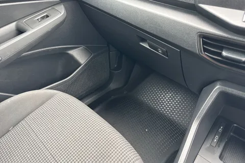 DA25EVF Volkswagen Caddy Maxi 2.0 TDI 102PS Commerce Van [Business/Tech Pack] Thumbnail #21