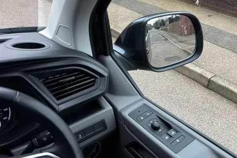 BN74VEF Volkswagen Transporter 2.0 TDI 110 Startline Business Kombi Van 6 Seats Thumbnail #21