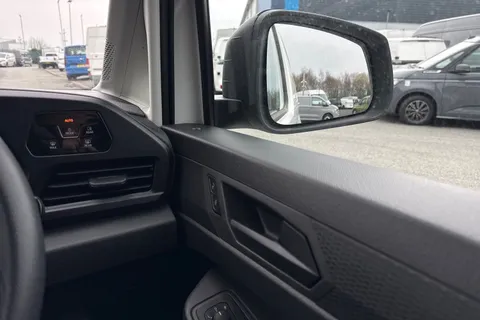 DA25EVF Volkswagen Caddy Maxi 2.0 TDI 102PS Commerce Van [Business/Tech Pack] Thumbnail #22