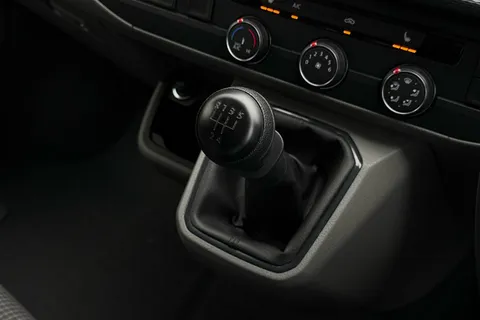 BN74VEF Volkswagen Transporter 2.0 TDI 110 Startline Business Kombi Van 6 Seats Thumbnail #23