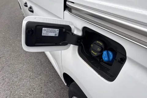 DA25EVF Volkswagen Caddy Maxi 2.0 TDI 102PS Commerce Van [Business/Tech Pack] Thumbnail #26