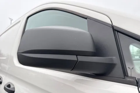 DA25EVF Volkswagen Caddy Maxi 2.0 TDI 102PS Commerce Van [Business/Tech Pack] Thumbnail #27