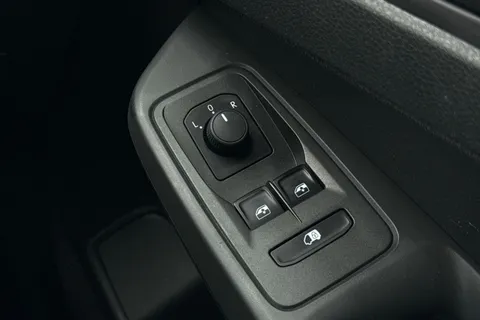 DA25EVF Volkswagen Caddy Maxi 2.0 TDI 102PS Commerce Van [Business/Tech Pack] Thumbnail #36