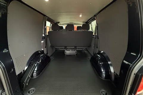 BN74VEF Volkswagen Transporter 2.0 TDI 110 Startline Business Kombi Van 6 Seats Thumbnail #39
