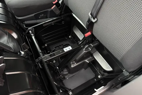 BN74VEF Volkswagen Transporter 2.0 TDI 110 Startline Business Kombi Van 6 Seats Thumbnail #47