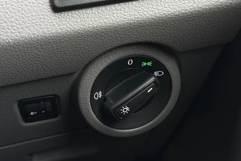 BN74VEF Volkswagen Transporter 2.0 TDI 110 Startline Business Kombi Van 6 Seats Thumbnail #52