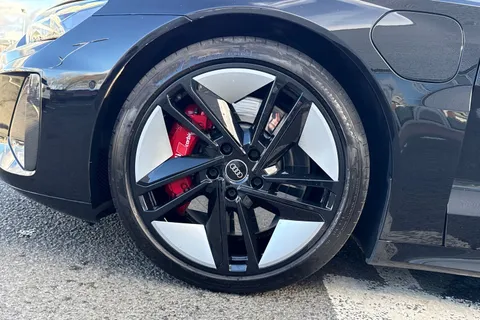 FM72KLO Audi RS e-tron GT Carbon Vorsprung   440,00 kW Thumbnail #23