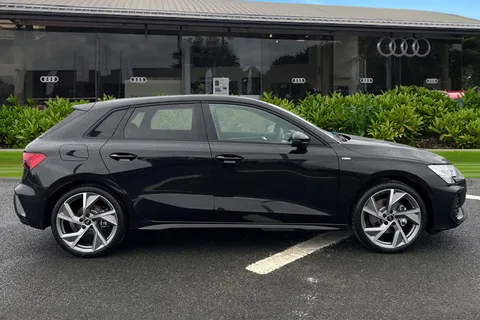Audi A3 2.0 TDI Black Edition Sportback S Tronic Euro 6 (s/s) 5dr Thumbnail #4