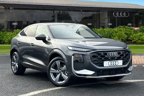 Audi Q3 2.0 TFSI S line Sportback S Tronic quattro Euro 6 (s/s) 5dr Thumbnail #2