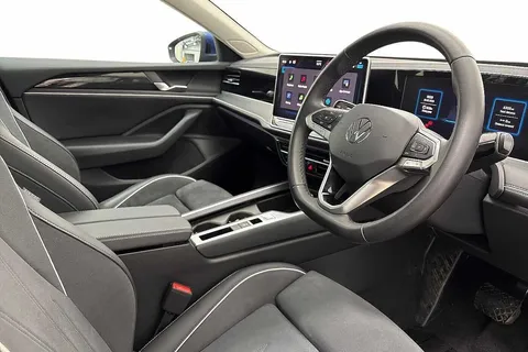 7 of 13 for Volkswagen Passat 1.5 TSI eHybrid 204PS Life 5dr DSG ⭐ sliding panoramic sunroof⭐