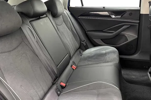 10 of 13 for Volkswagen Passat 1.5 TSI eHybrid 204PS Life 5dr DSG ⭐ sliding panoramic sunroof⭐