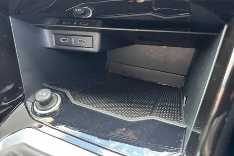 PJ22XBN Volkswagen T-Roc 2.0 TDI 150 EVO R-Line 5dr DSG ⭐1 Year VW Warranty⭐ Thumbnail #41