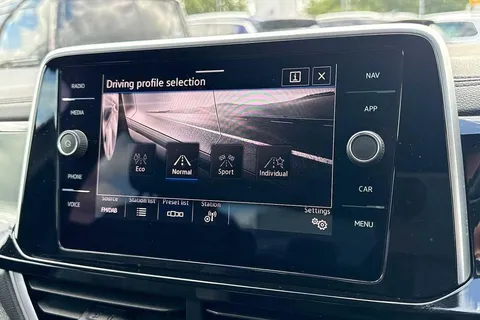 PJ22XBN Volkswagen T-Roc 2.0 TDI 150 EVO R-Line 5dr DSG ⭐1 Year VW Warranty⭐ Thumbnail #48