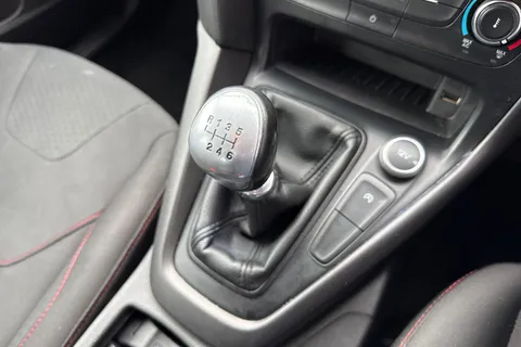 20 of 63 for FORD FOCUS 1.5 TDCi 120 ST-Line 5dr