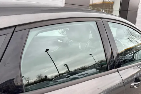 27 of 63 for FORD FOCUS 1.5 TDCi 120 ST-Line 5dr