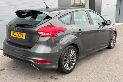 29 of 63 for FORD FOCUS 1.5 TDCi 120 ST-Line 5dr